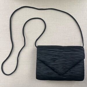 La Regale Textured Black Clutch